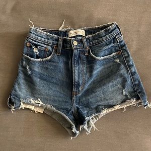 Abercrombie Curve Love High Rise Mom Short 2” Inseam - Curve Love 25